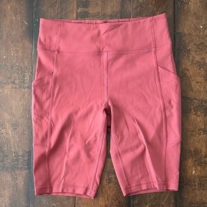 Lululemon Women's High-Waisted biker shorts